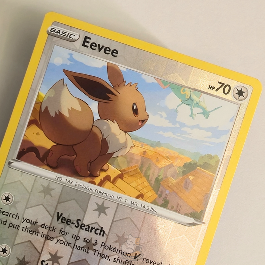 Eevee 125/203 Reverse Holo Pokémon card from Evolving Skies – Near Mint condition – close-up detail