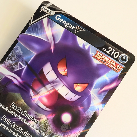 Gengar V 156/264 Ultra Rare Pokémon card from Fusion Strike – Near Mint condition – close-up detail