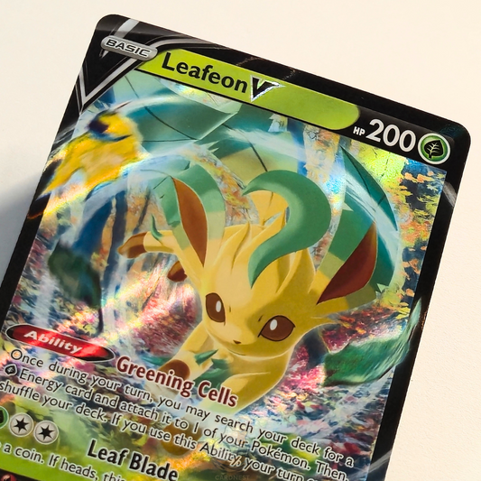 Leafeon 007/203 V Ultra Rare Pokémon card from Evolving Skies – Near Mint condition – close-up detail