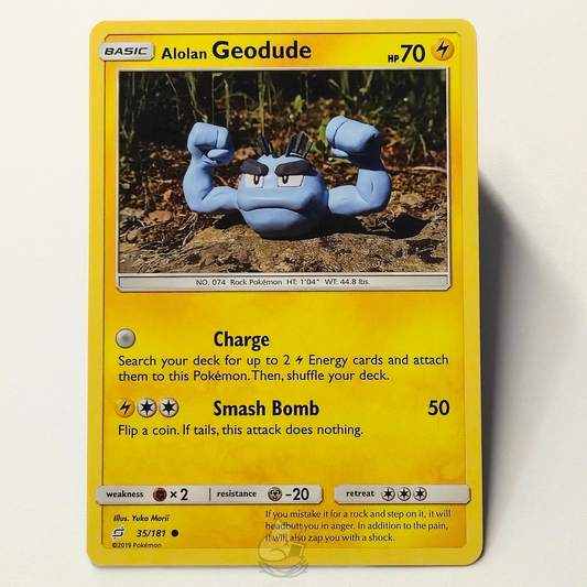 Alolan Geodude 35/181 Pokémon card from Team Up – Near Mint condition