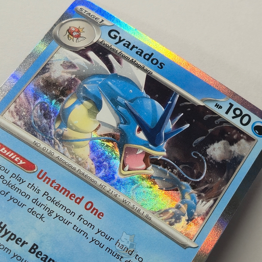 Gyarados Holo Pokémon card – card #130/165. High-quality photo from CardNest.